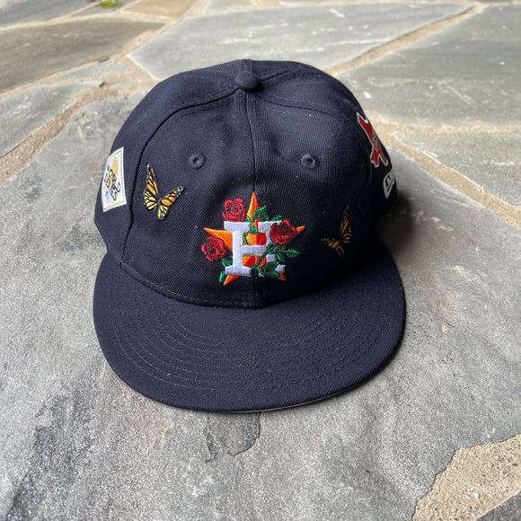 New Era UO Exclusive Houston Butterfly Patch Snapback Hat - Picture 1 of 5